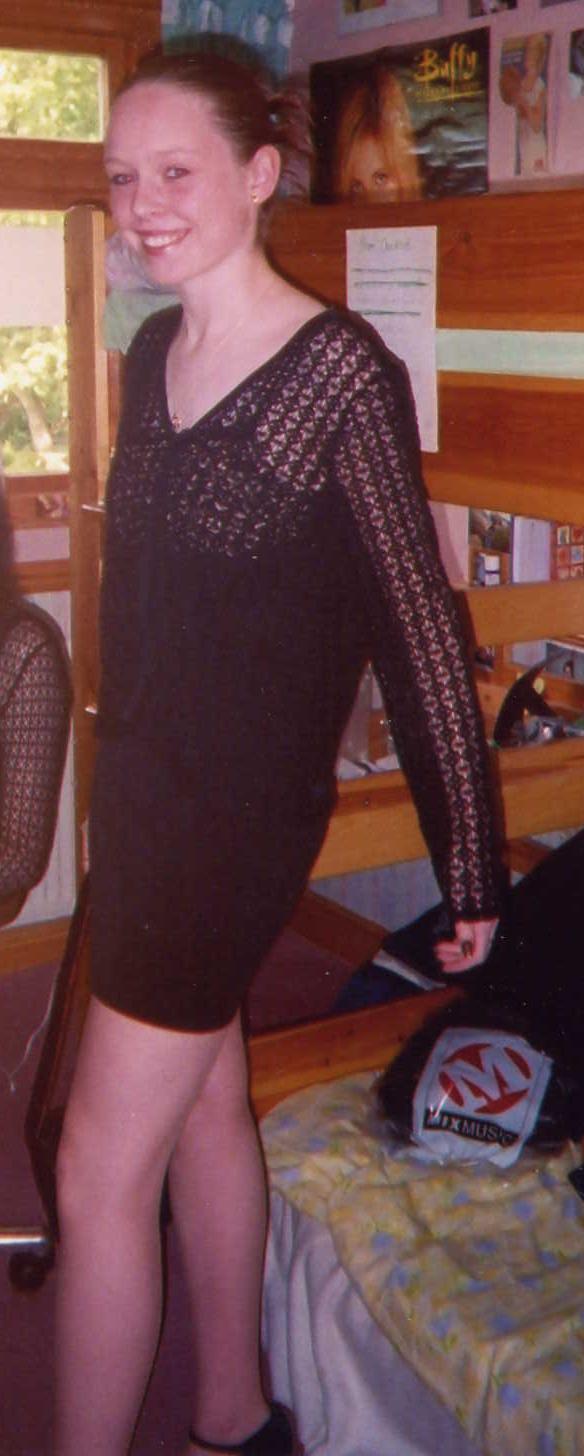 Jo arriving at claire and katy's house b4 the prom!