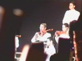 LOS MARIACHIS TOCANDO LAS GOLONDRINAS,Y UNO DE OV7 FILMANDO...