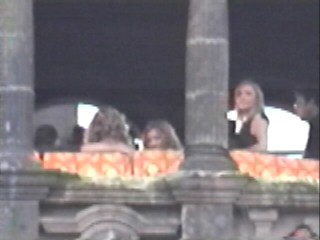 ERIKA,DE PIE...SE NOTA LA CABELLERA DE LIZA ECHEVERR�A
