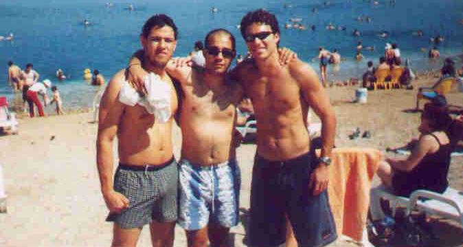 Felipe, Spanish Eduardo and... another guy. At the beach. 