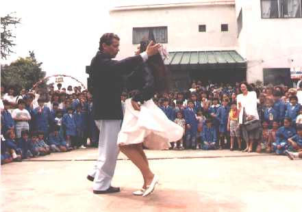 baile2.jpg (16508 bytes)