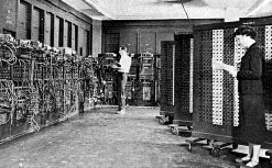 La ENIAC, al frente la Dra. Grace Hopper