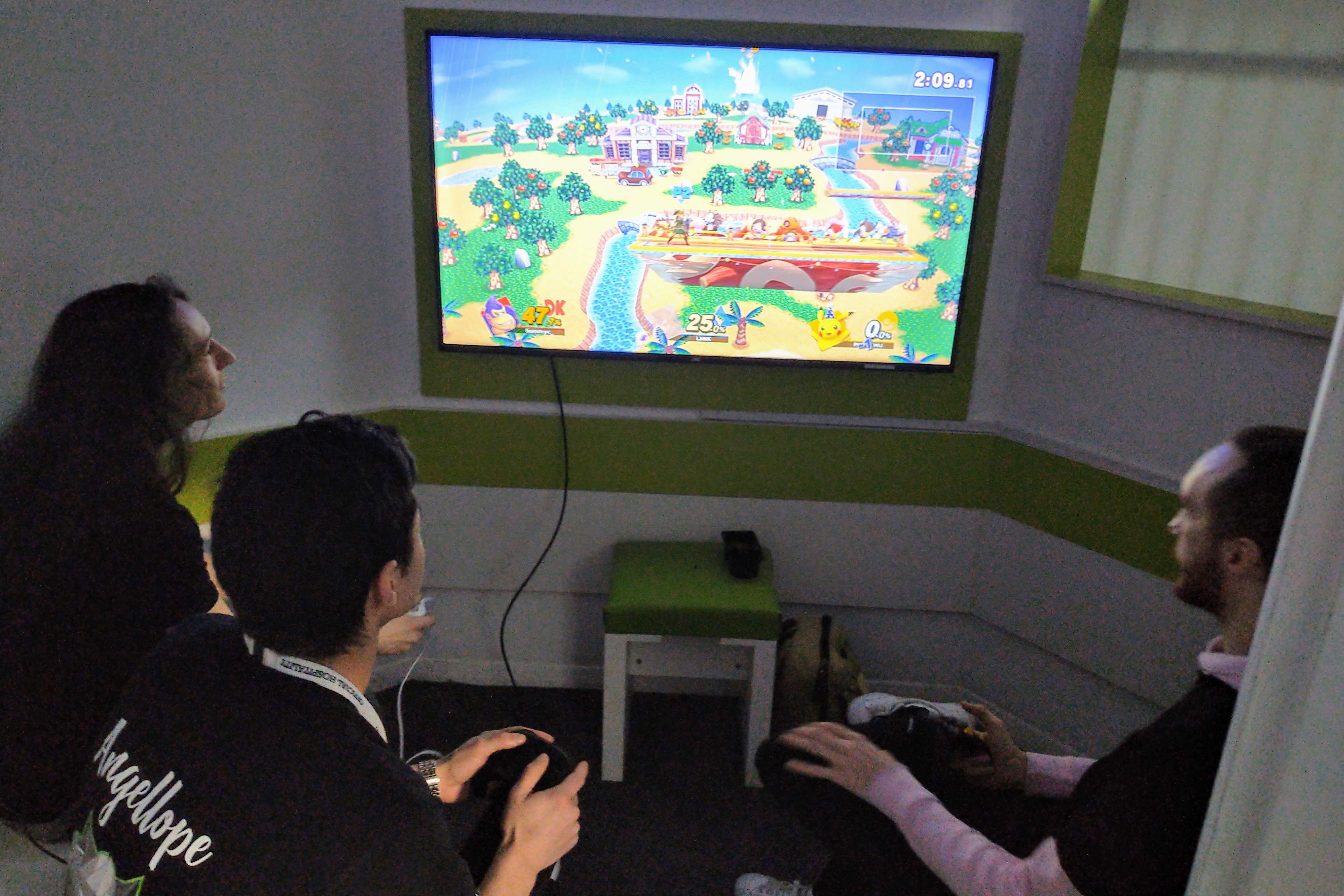 customers gaming together