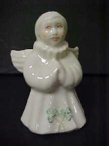 angelatprayerornament.jpg (4701 bytes)