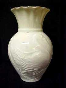 swanvase.jpg (4929 bytes)