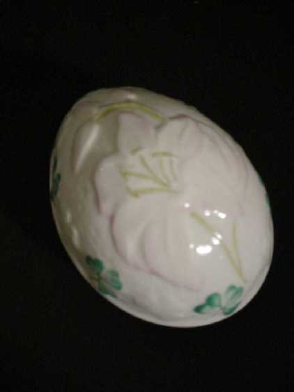 lilyegg.jpg (9288 bytes)
