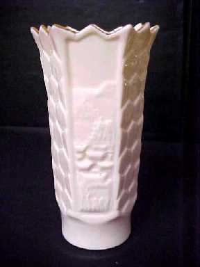 nationaltrustspillvase.jpg (8249 bytes)