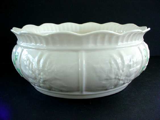 christmasscenebowl2.jpg (13901 bytes)