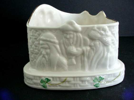 nativitycandleholder1.jpg (15858 bytes)
