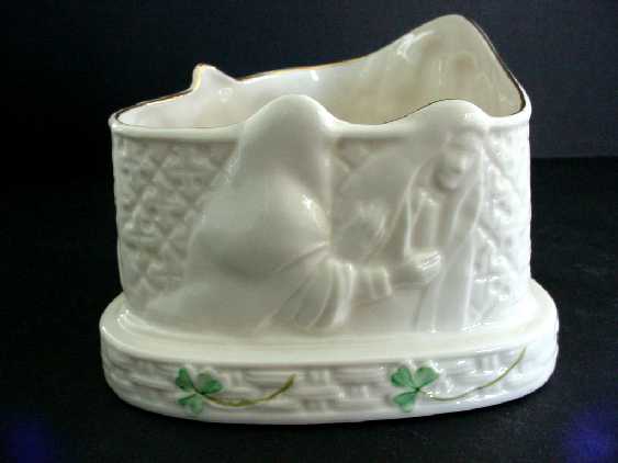 nativitycandleholder3.jpg (15000 bytes)