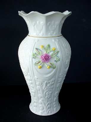 romanticrosevase.jpg (9238 bytes)