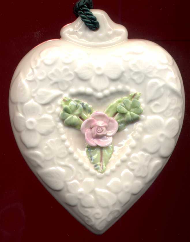 heartflowerornament.jpg (29199 bytes)