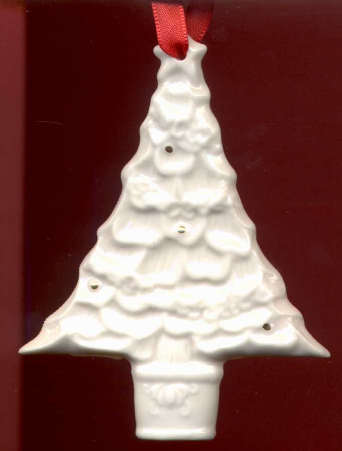 xmastreewithgolddots.jpg (27431 bytes)