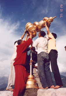 The decoration on the roof of Norbulingka