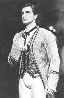 Irek Mukhamedov as Des Grieux 