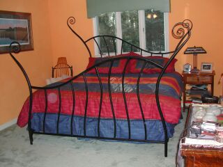 King size "Organic Iron" scroll bed