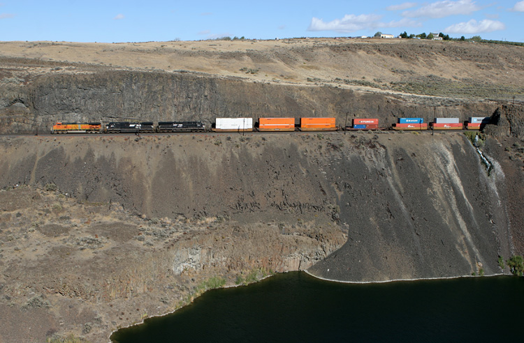 BNSF at Crater