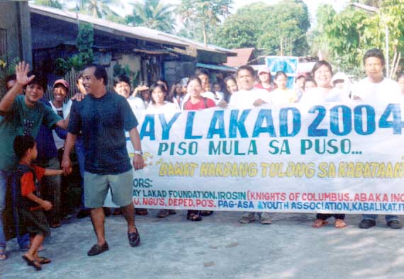 An employee then students Irosin then others who walk pakadto in Monbon Offering.