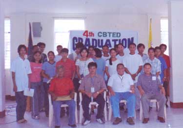 An mga graduates kaopod (hale sa wala) sira Mun. CTEC Ari Grajo, Instructor Levy Estevez, School Administrator Jose Ge&ntilde;orga nan Kgd. Barog Gacias.  