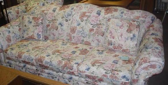 They try for the second time to get home, but turn up on a faded floral patterned sofa on top of a rubbish pile in a landfill. Here they encounter Otto and take him back to Sofa Land with them.