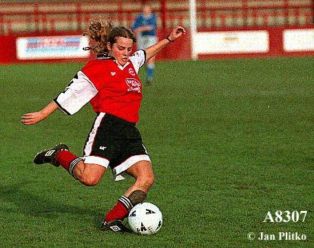 Annette Wale sends the ball forward!