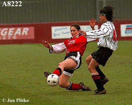 Hayley Saggers blocks a Garswood Saints pass!
