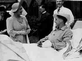 The Queen visits a soldier