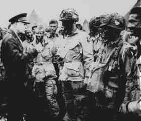 Eisenhower and American paratroopers before the D-Day landing