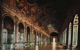Scorcio della Galleria degli Specchi nella reggia di Versailles