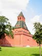 Una de los torres auxiliares del Kremlin. Vista del malec&oacute;n.