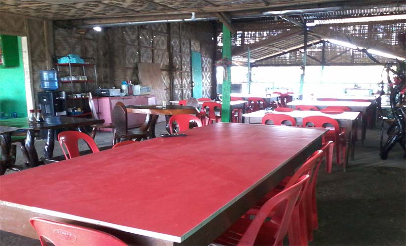 Here, you'll have combo meals and unlimited rice