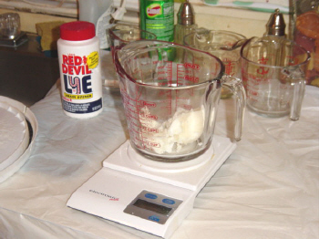 Midiendo ingredientes basicos para tu receta.