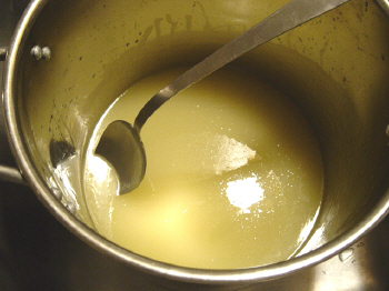 Mezclado de solucion alkalina con aceites