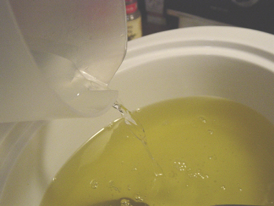 Combinado agua de lejia con los aceites/grasas