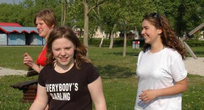 Die Volleyballgruppe (Jassi & Lisa) - The Volleyball-Group (Jassi & Lisa)