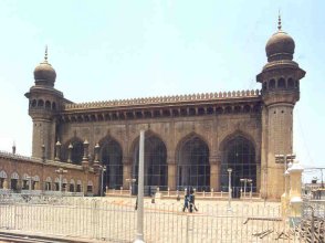 Mecca Masjid von au&szlig;en