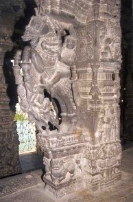 Skulptur im s&uuml;dlichsten Tempel