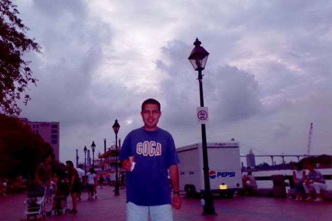 Jaime, junto al r�o.