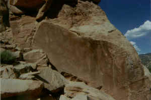 dinosaur - petroglyph.jpg (58524 bytes)