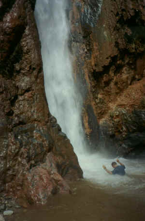 gc - deer creek falls.jpg (219964 bytes)