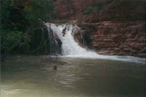 gc - mareka at havasu falls.jpg (69607 bytes)