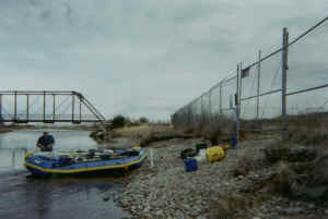 windoming -  fishing access camp.jpg (64392 bytes)