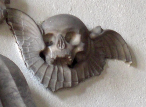 skull putto