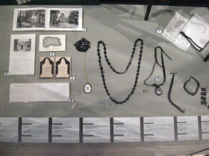 mourning jewellery
