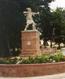 Picture of a statue of Robin Hood