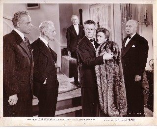 Al gets home and Julie's gone, so he leaves for New York to try to find her.