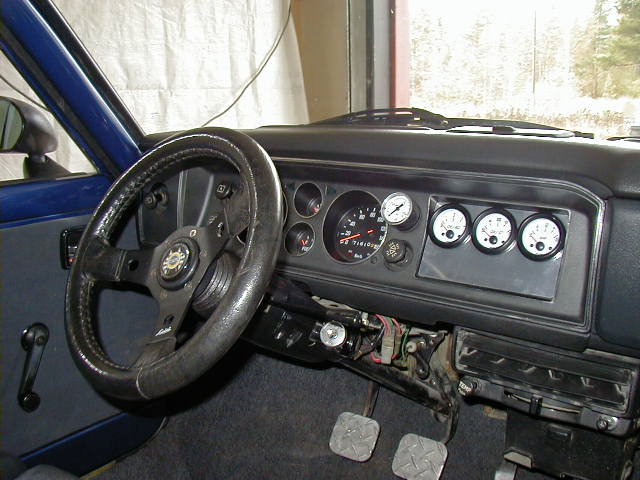 Nissan Datsun 100a салон