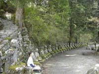 [Pic: Statue Path]