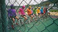 [Pic: Racers Getting Ready]