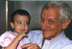 Abuelo Carlos y Erika (28423 bytes)